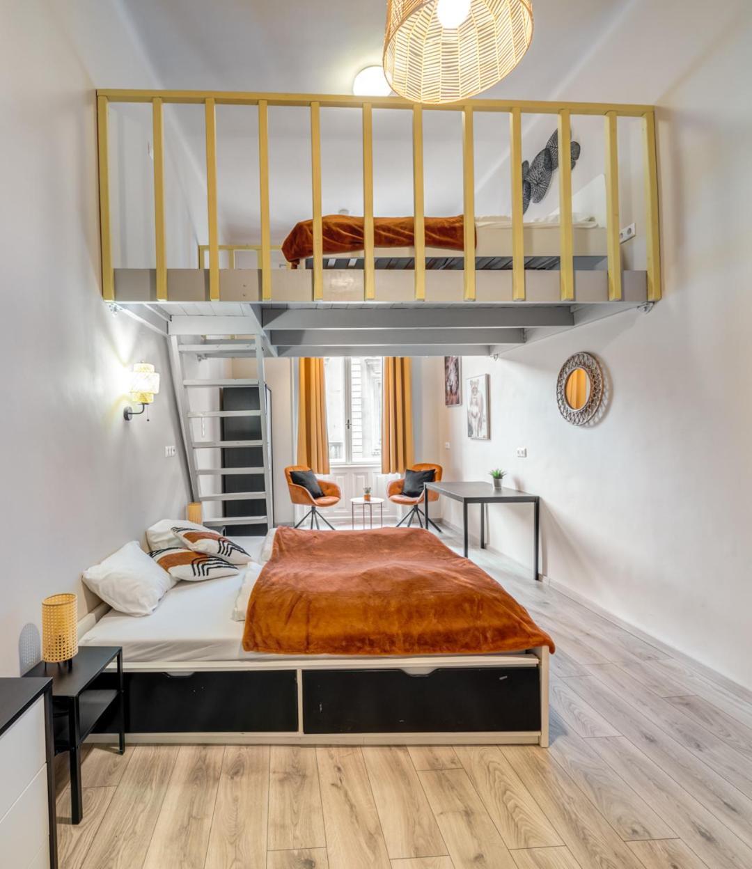 Apartamento Downtown Delight - Erzsebet Blvd - 13 Ppl Budapest Exterior foto