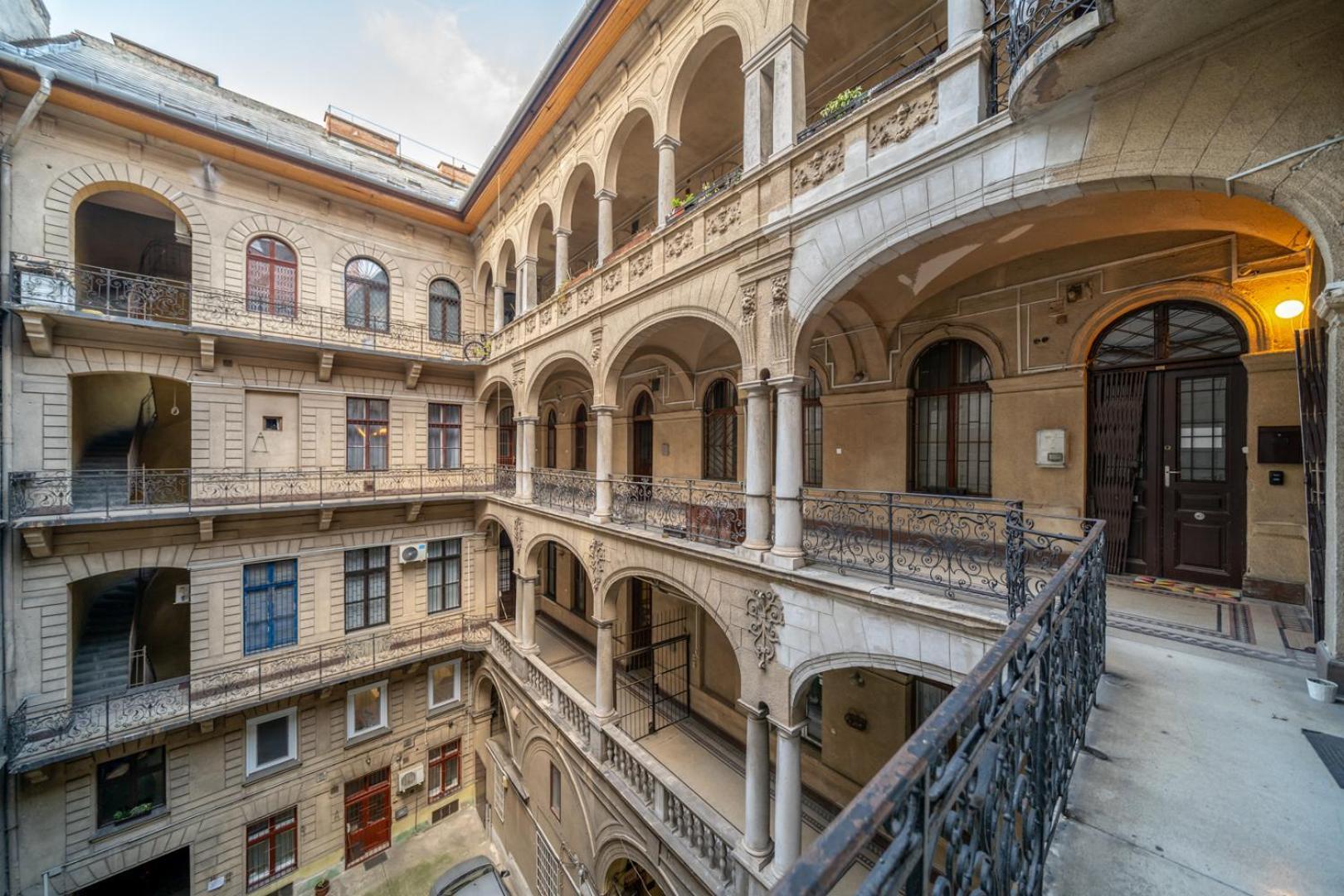 Apartamento Downtown Delight - Erzsebet Blvd - 13 Ppl Budapest Exterior foto