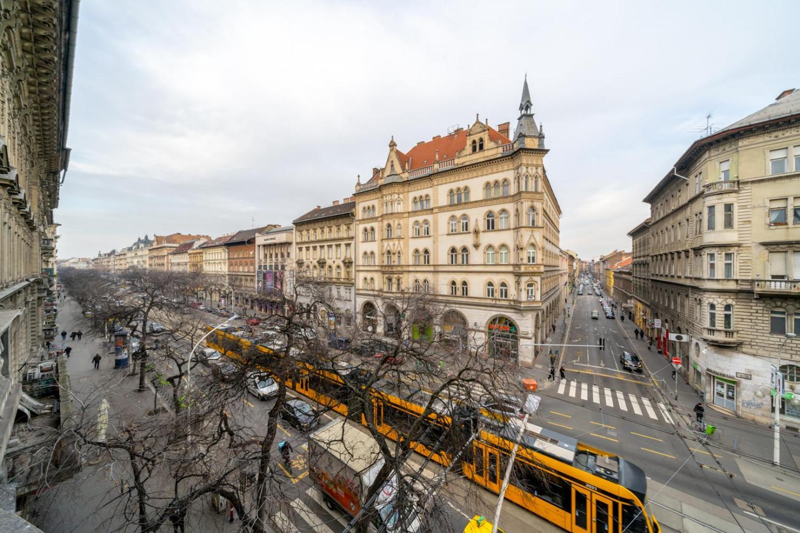 Apartamento Downtown Delight - Erzsebet Blvd - 13 Ppl Budapest Exterior foto