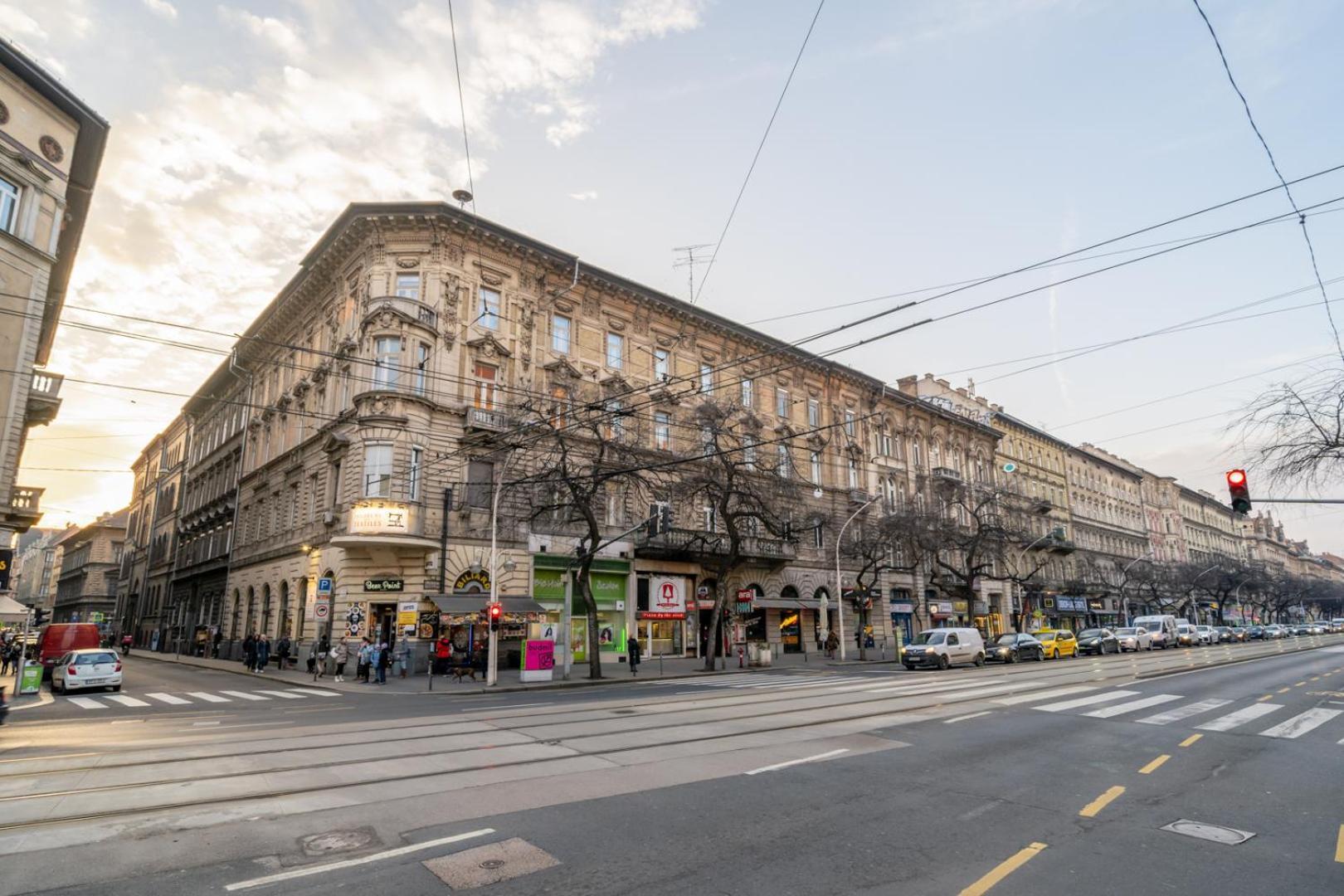 Apartamento Downtown Delight - Erzsebet Blvd - 13 Ppl Budapest Exterior foto